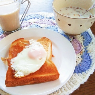 起きて5分で朝ご飯　目玉焼きトースト＆ポタージュ